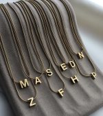 پلاک طلا حروف انگلیسی زنانه و مردانه - تصویر 3